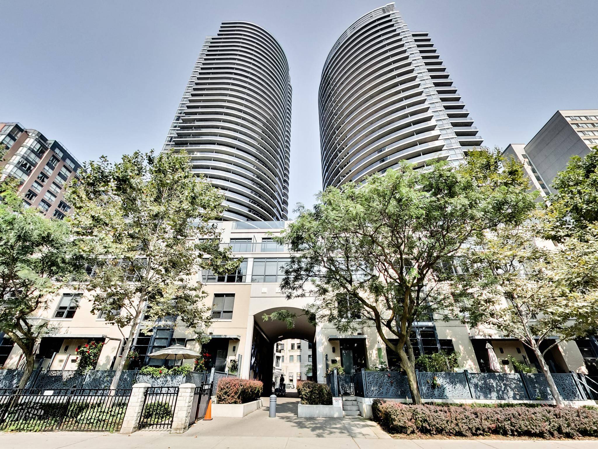 23 Carlton ST #310, Toronto C08, ON M5B 1L5