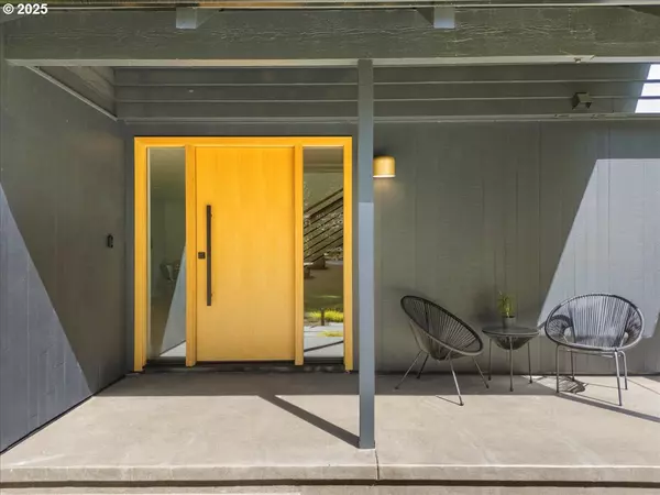 Lake Oswego, OR 97034,2151 CREST DR