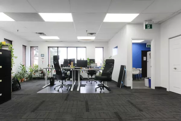 Oakville, ON L6L 5T7,1132 South Service RD W