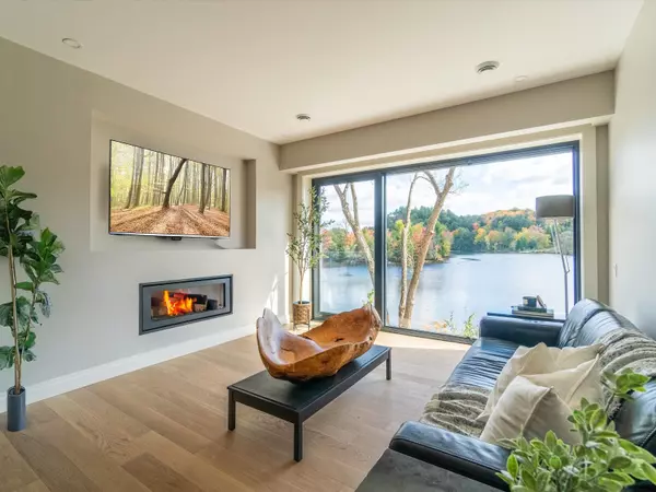 Huntsville, ON P1H 1P5,32 BRUNEL RD #204