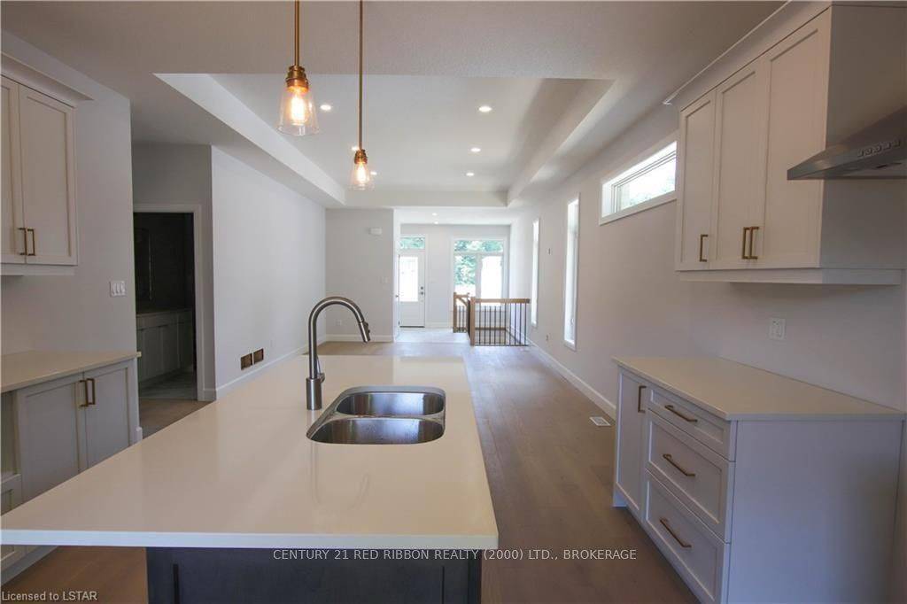 Strathroy-caradoc, ON N0L 1W0,22701 ADELAIDE RD #49