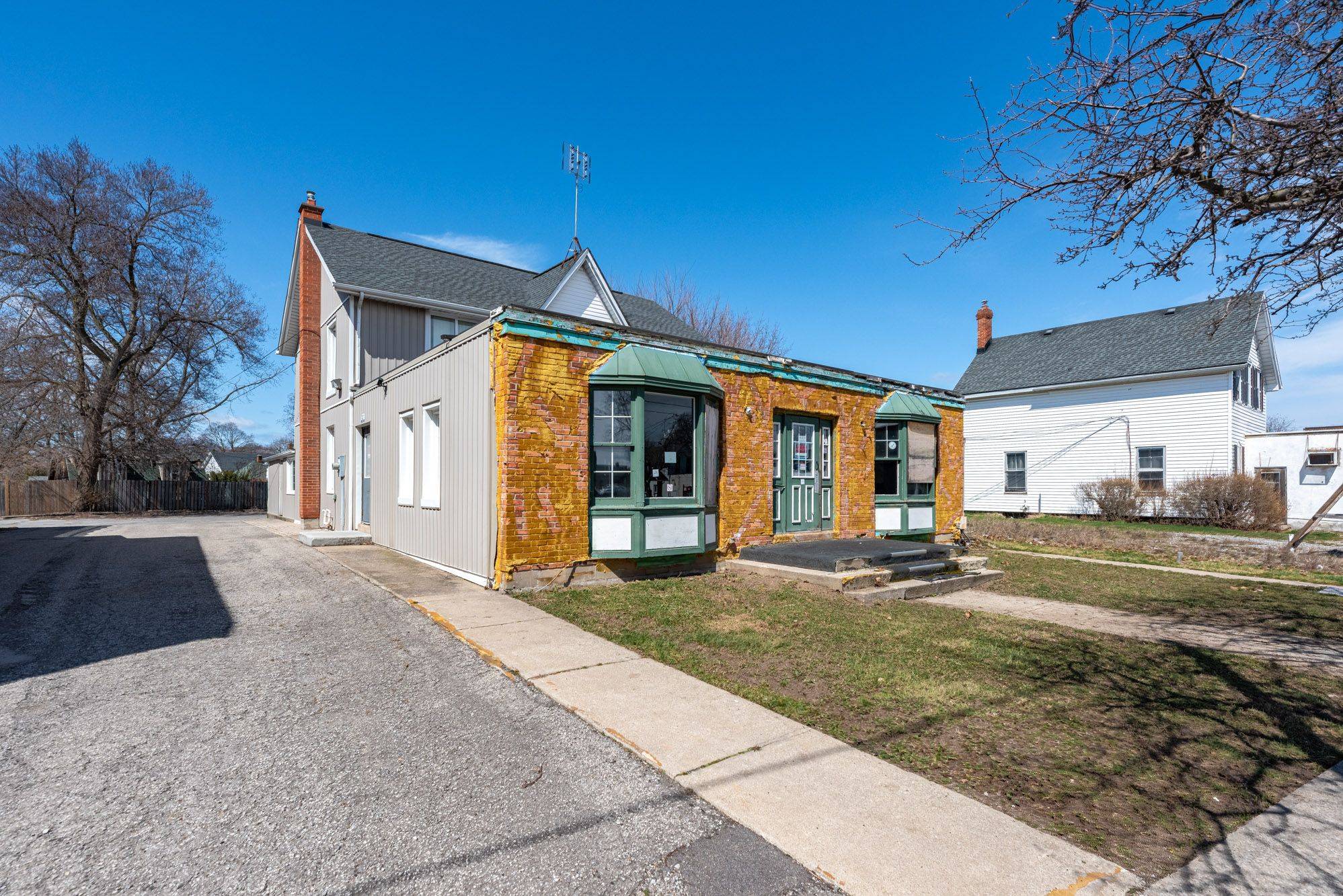 St. Catharines, ON L2R 4L6,131 NIAGARA ST