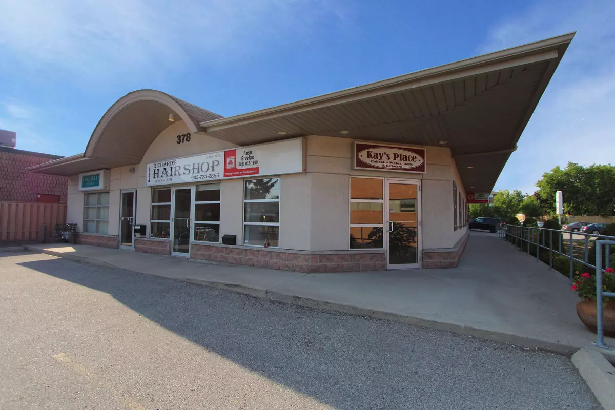 Oshawa, ON L1J 2J9,378 King ST W #202