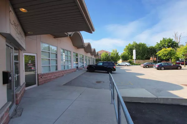 Oshawa, ON L1J 2J9,378 King ST W #202