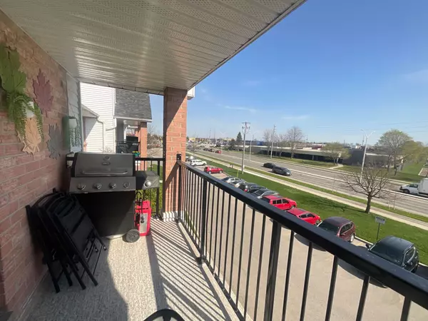 London South, ON N6E 3B8,1096 Jalna BLVD #121