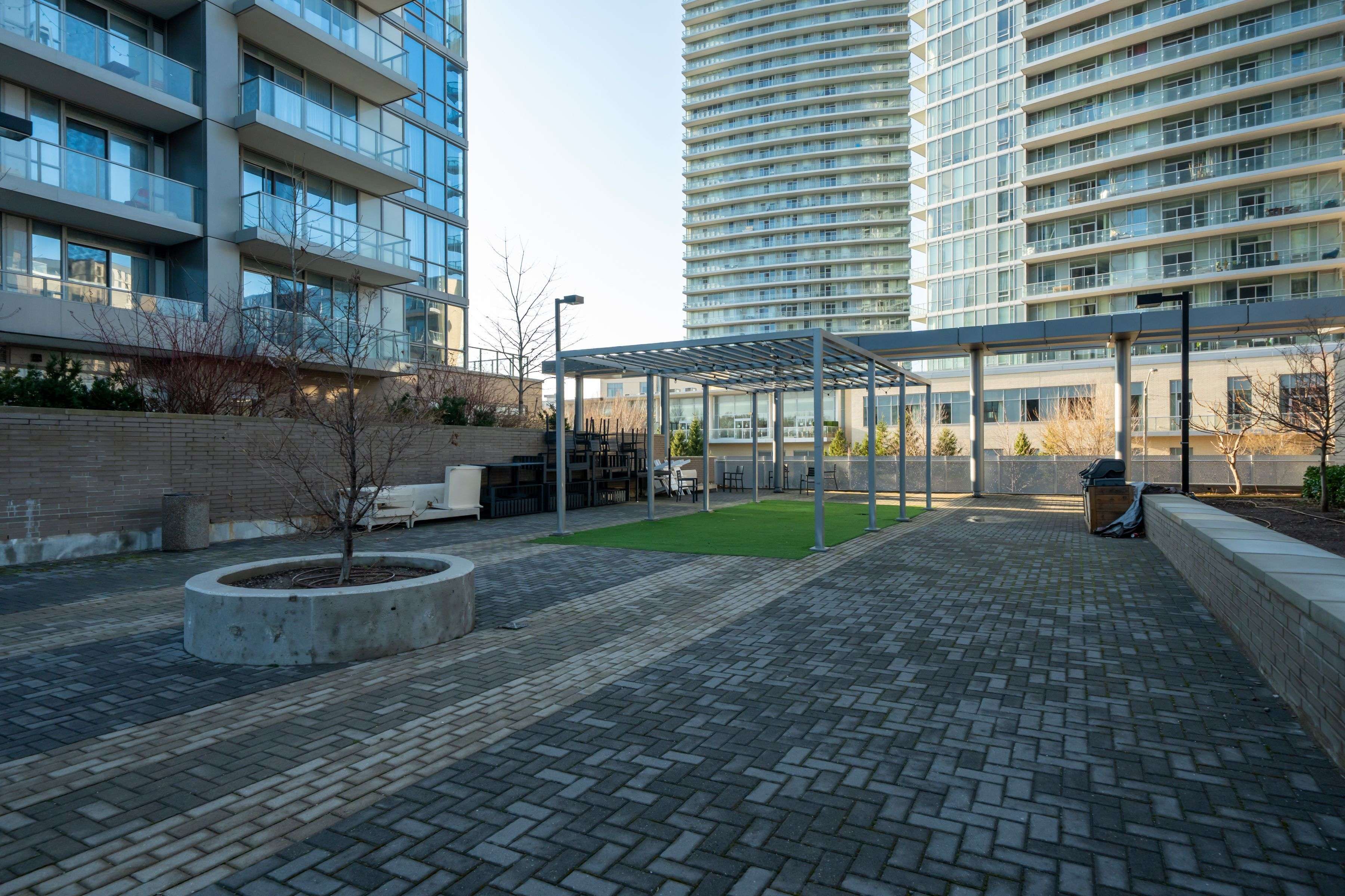 Toronto C15, ON M2J 0E2,52 Forest Manor RD W #419