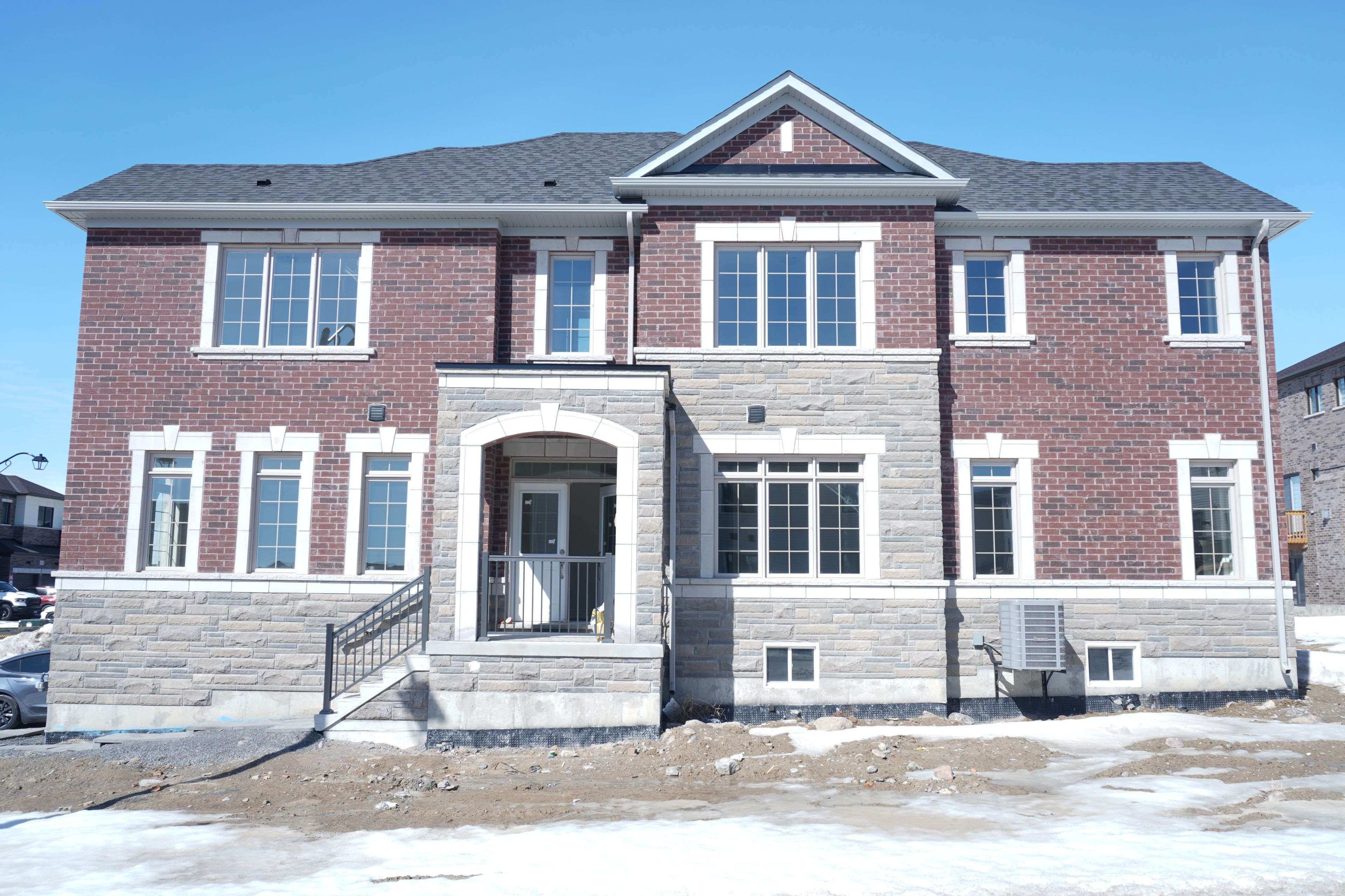 Oshawa, ON L1L 0W6,2107 Binbrook DR