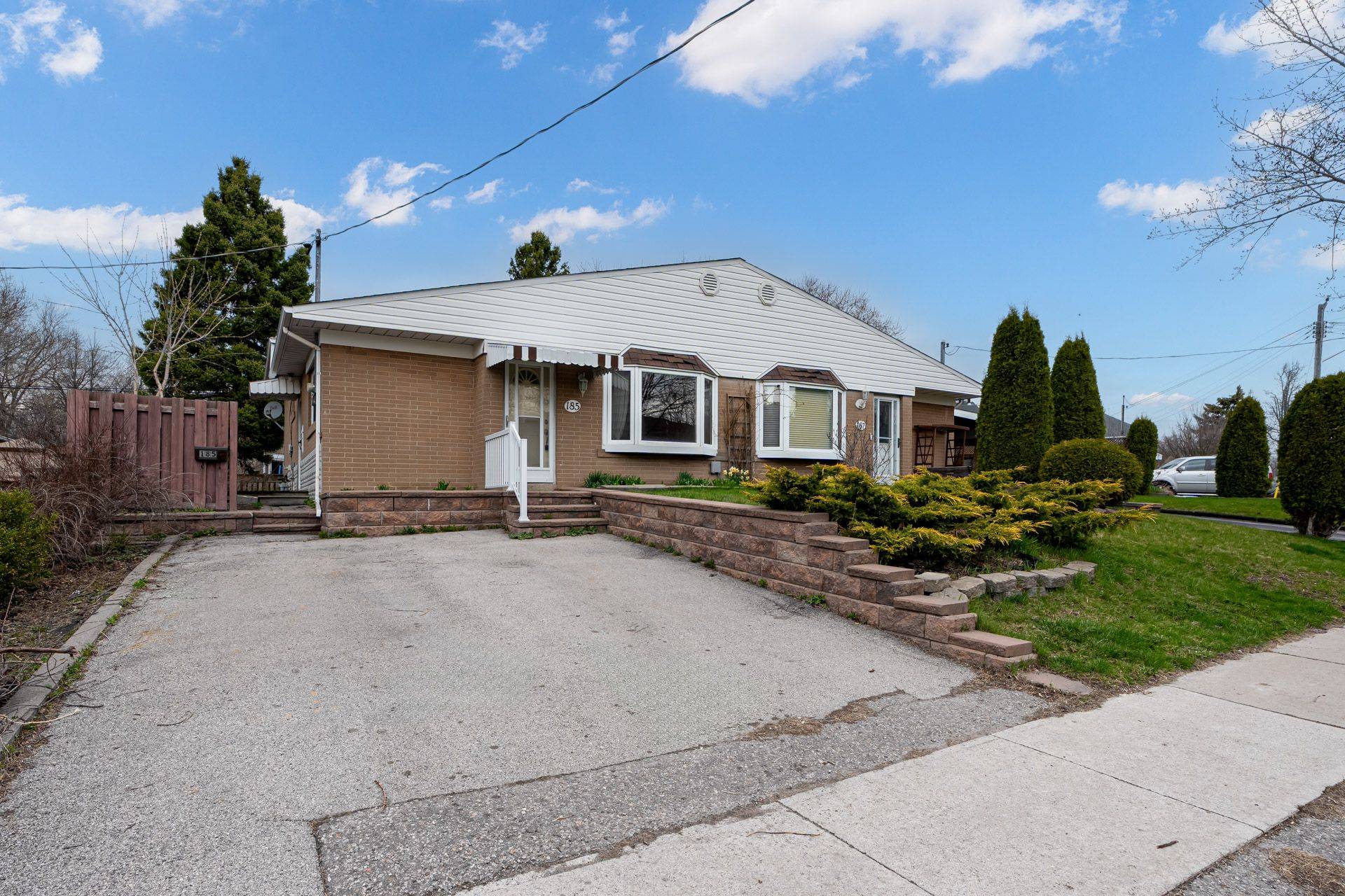 185 Penn AVE, Newmarket, ON L3Y 2S4