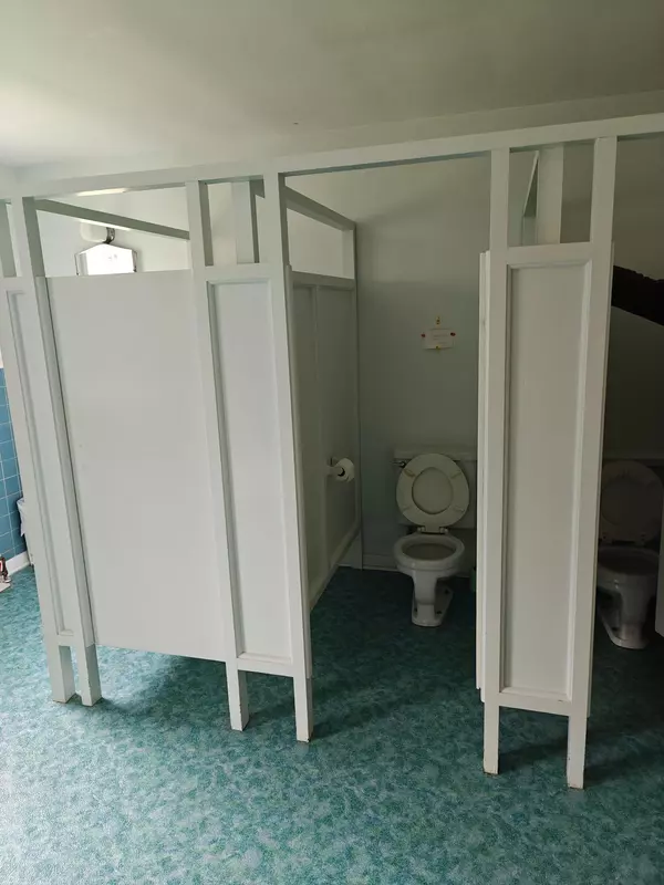 Oshawa, ON L1H 5X2,374 Central Park BLVD S #Room #5