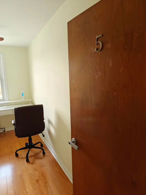 Oshawa, ON L1H 5X2,374 Central Park BLVD S #Room #5