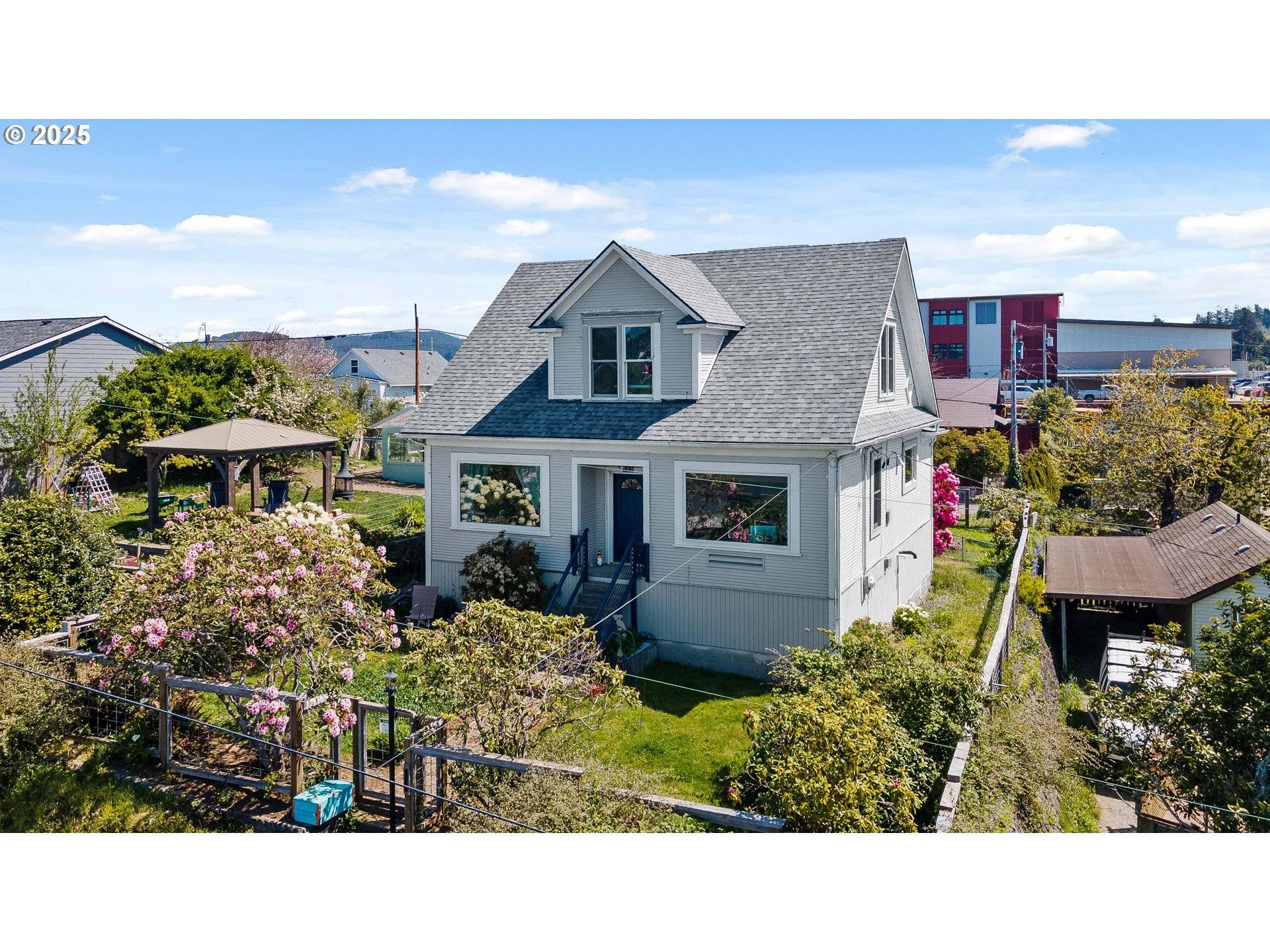 360 1ST AVE, Coos Bay, OR 97420