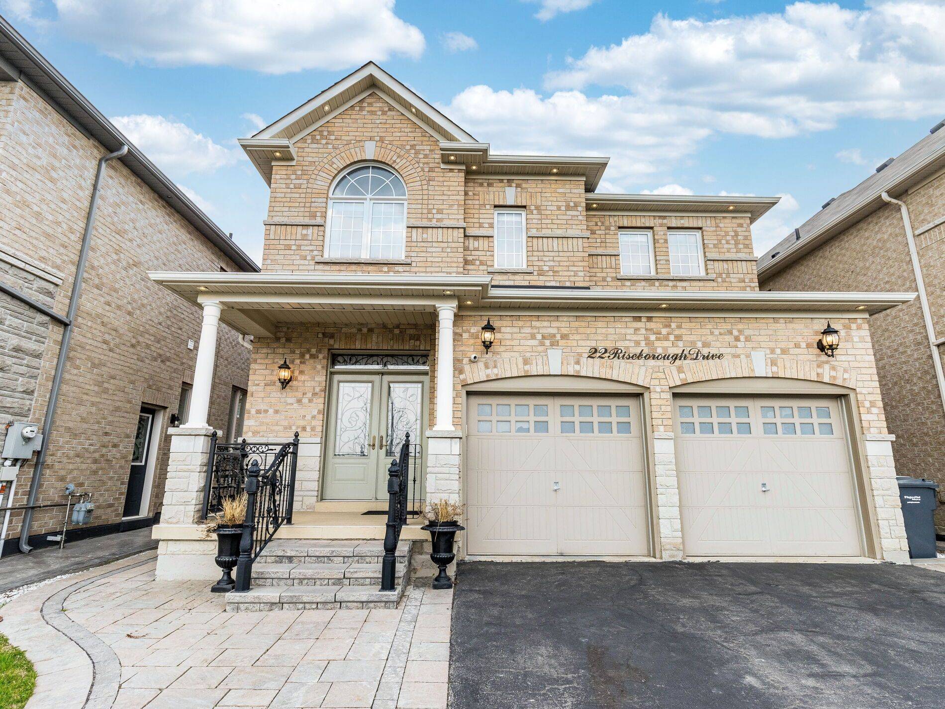 22 Riseborough DR, Brampton, ON L6P 3W6