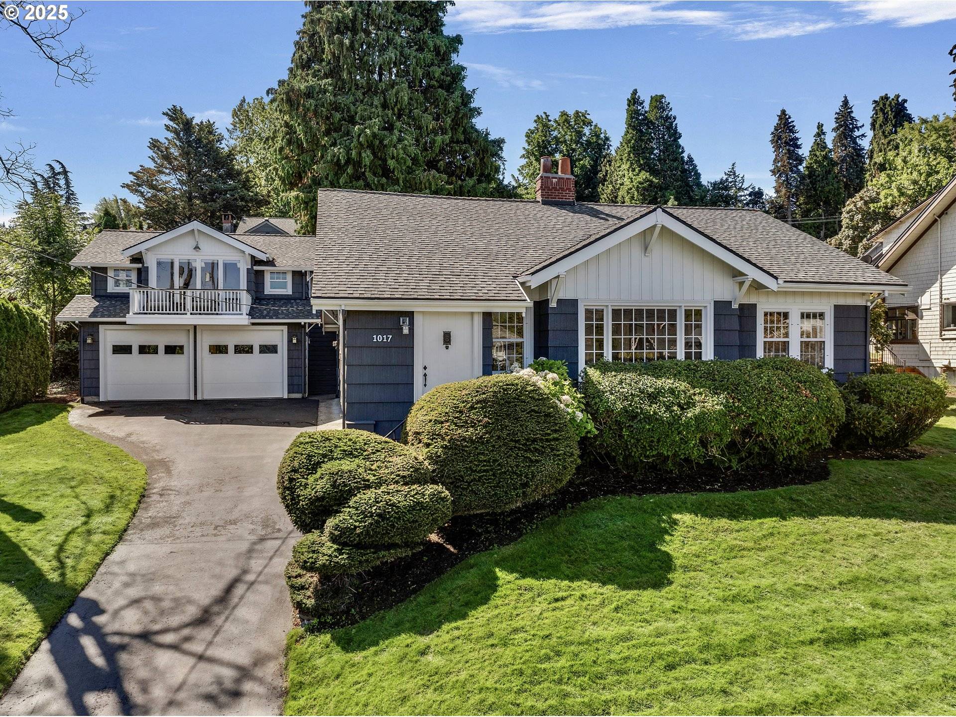 1017 CASCADE AVE, Hood River, OR 97031
