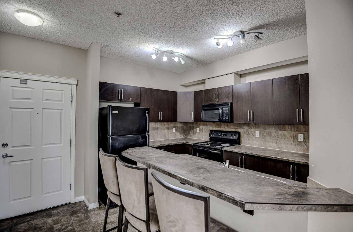 Calgary, AB T2A 1B7,1727 54 ST SE #211