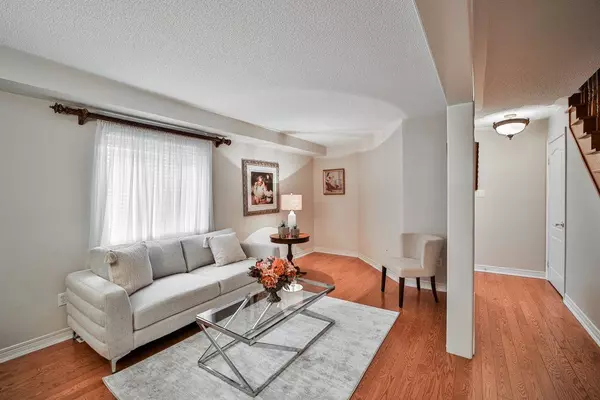 Mississauga, ON L5W 1V6,413 Oaktree CIR