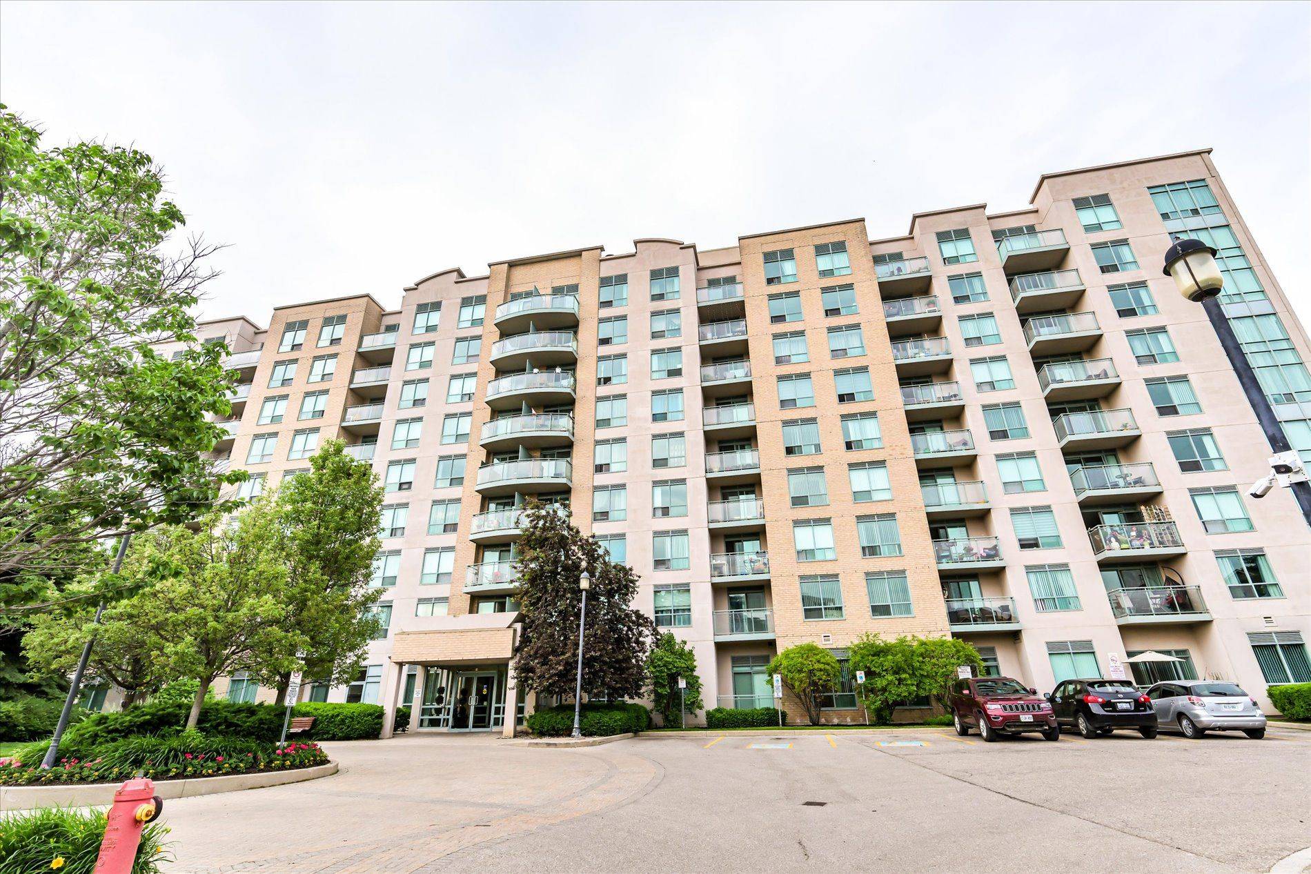 Richmond Hill, ON L4B 4P6,51 Baffin CT #208