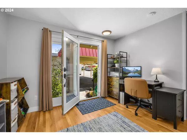 Portland, OR 97233,14974 SE CARUTHERS CT