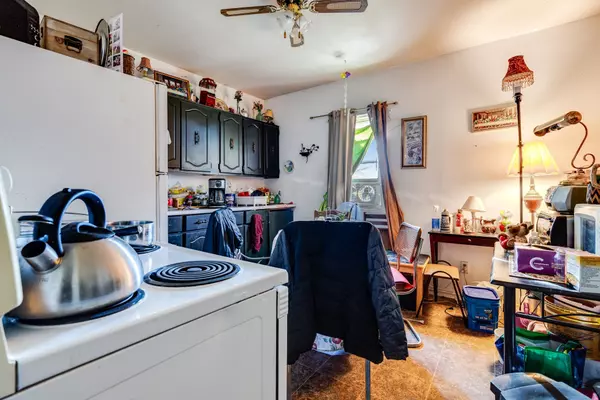 Chatham-kent, ON N7M 3N9,50/52 Wellington ST E
