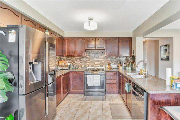 Bradford West Gwillimbury, ON L3Z 2A4,240 Armstrong CRES