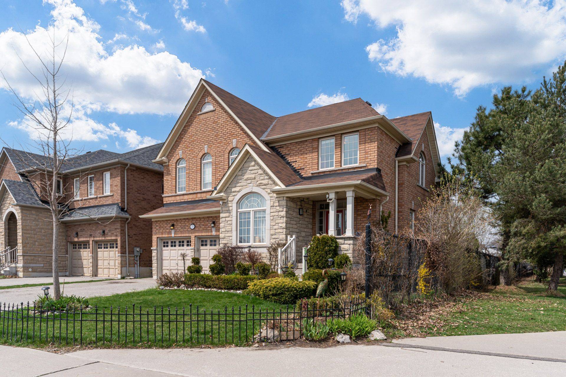 Brampton, ON L6R 2P7,110 Dewside DR