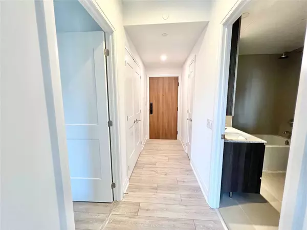 Mississauga, ON L5G 1L7,21 Park ST E #601