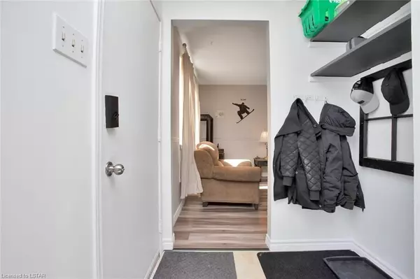 Tillsonburg, ON N4G 4T6,1 LAMERS CT #17