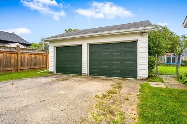 Fort Erie, ON L2A 5B1,488 PARKDALE AVE