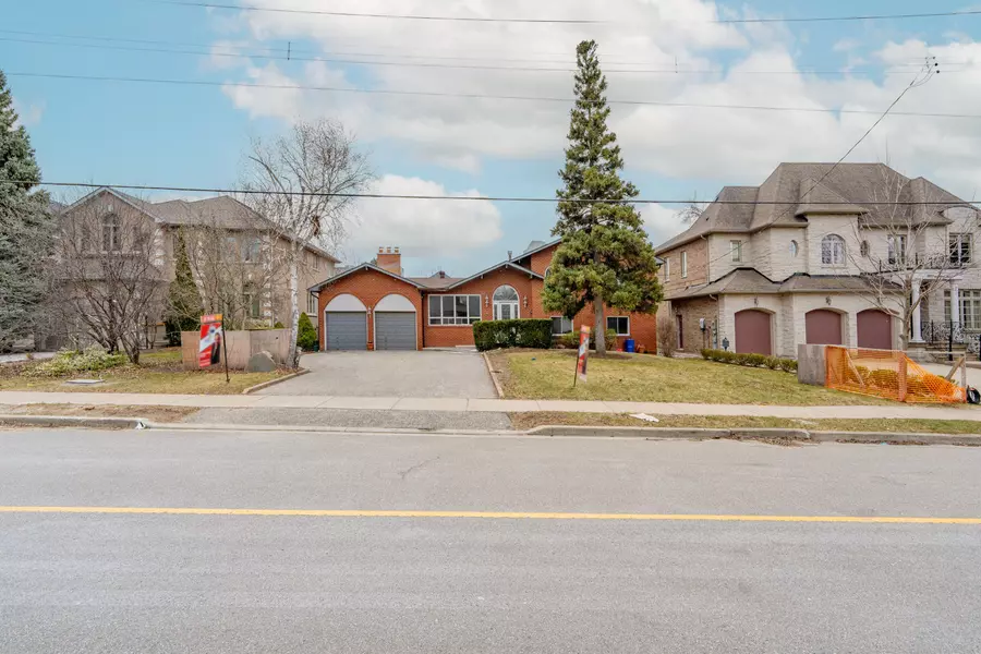 209 Crestwood RD, Vaughan, ON L4J 1A8