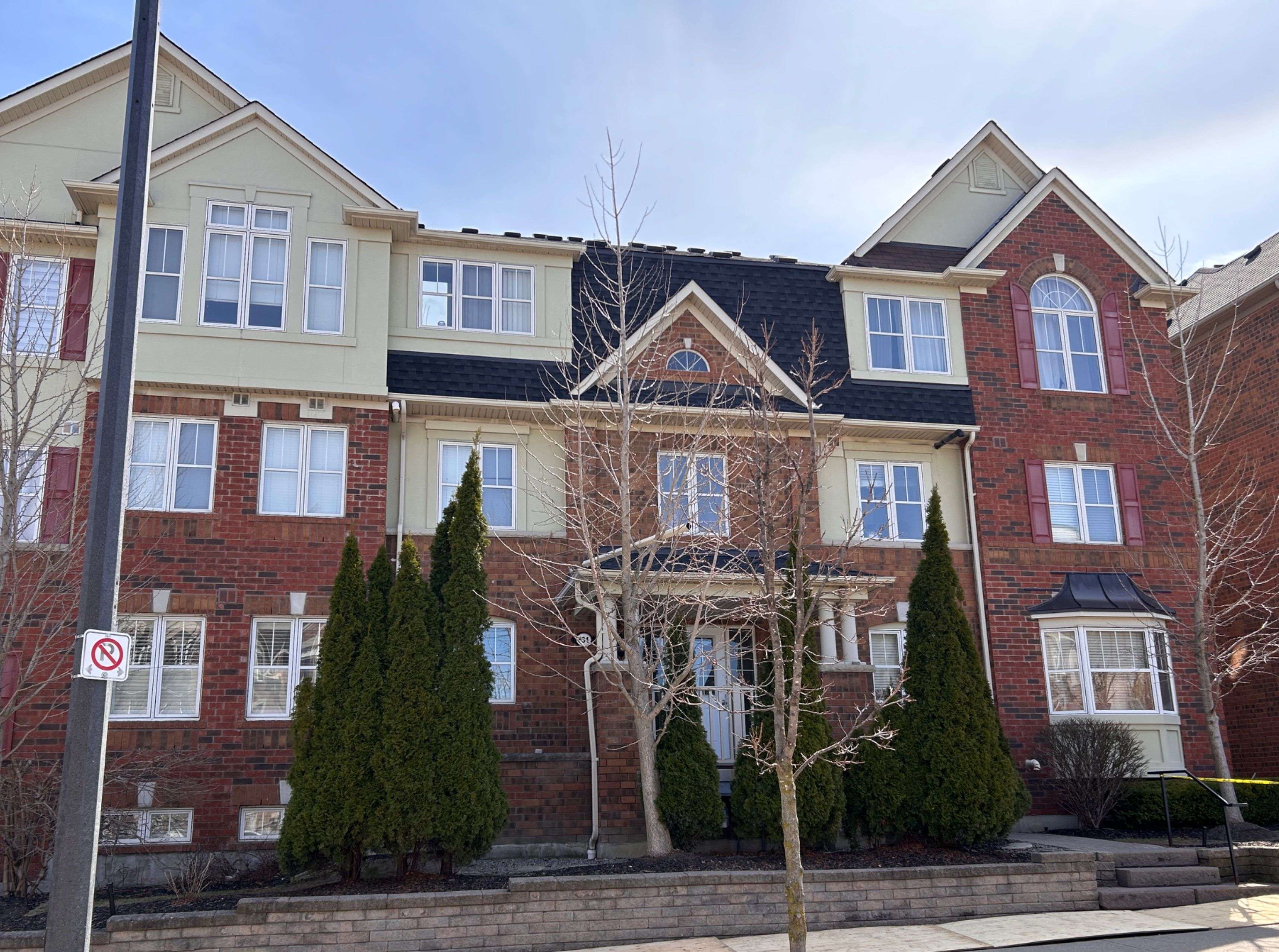 Mississauga, ON L5B 0A7,634 Shoreline DR #4
