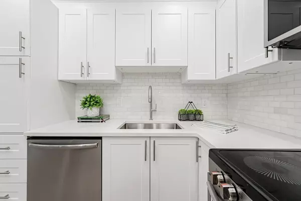 284 Bloor ST W #501, Toronto C02, ON M5S 3B8
