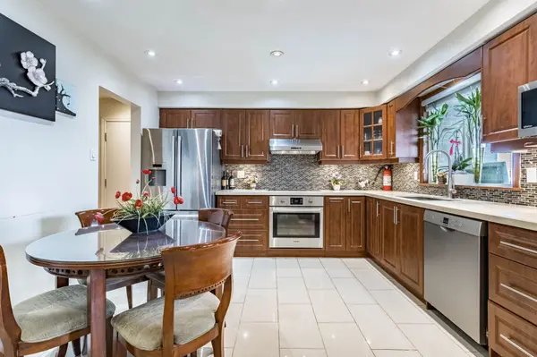 Bradford West Gwillimbury, ON L3Z 2A6,331 Tornado DR