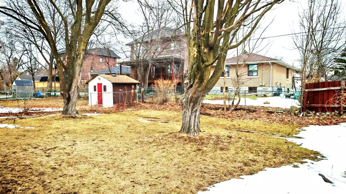 Richmond Hill, ON L4C 2E5,27 Sussex AVE #Basement