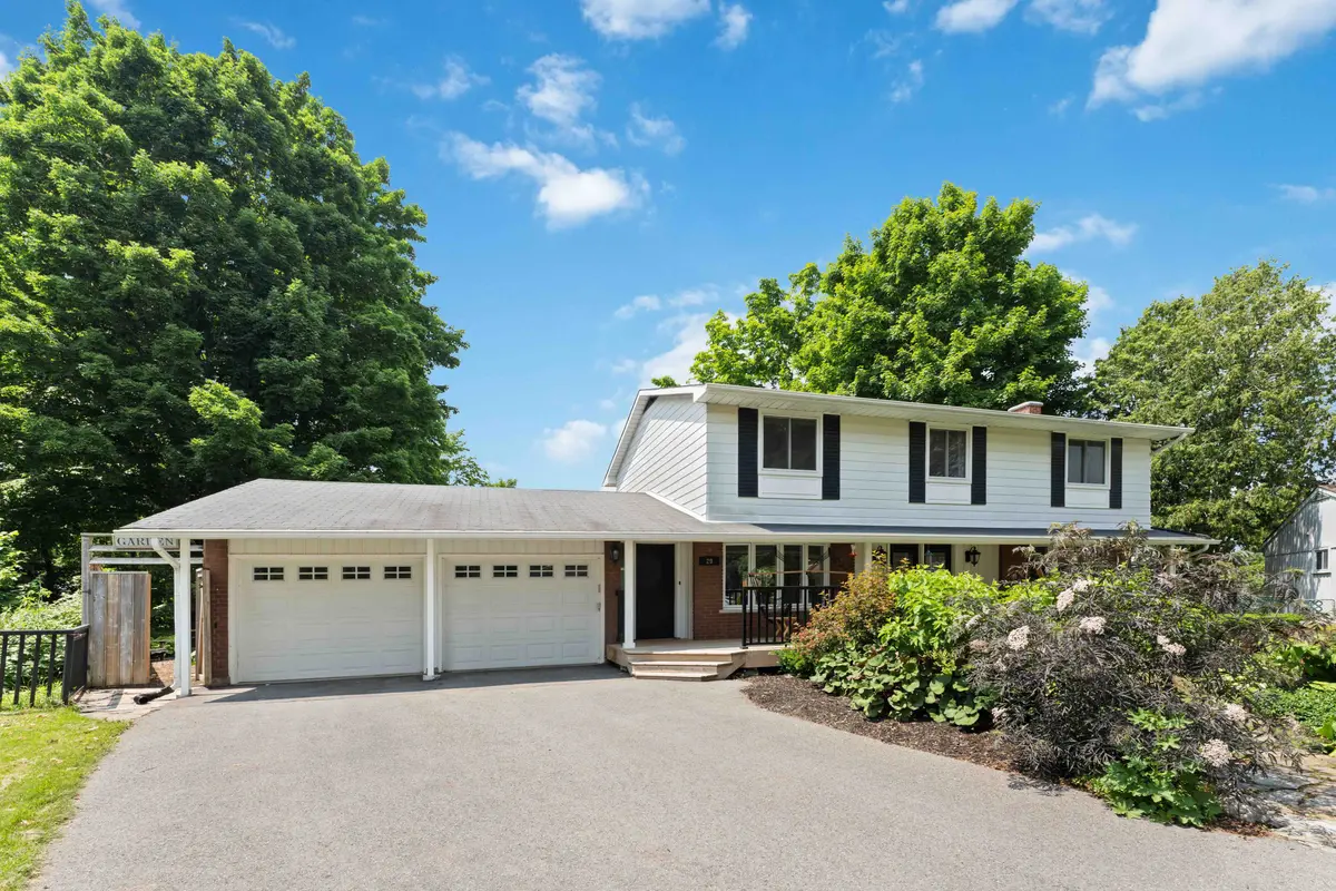 Barrhaven, ON K2J 1G5,29 Roberta CRES