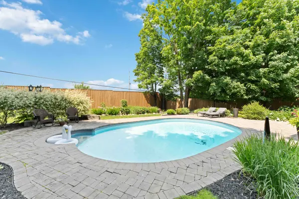 Barrhaven, ON K2J 1G5,29 Roberta CRES