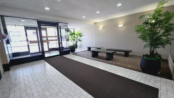 2825 Islington AVE #315, Toronto W05, ON M9L 2K1