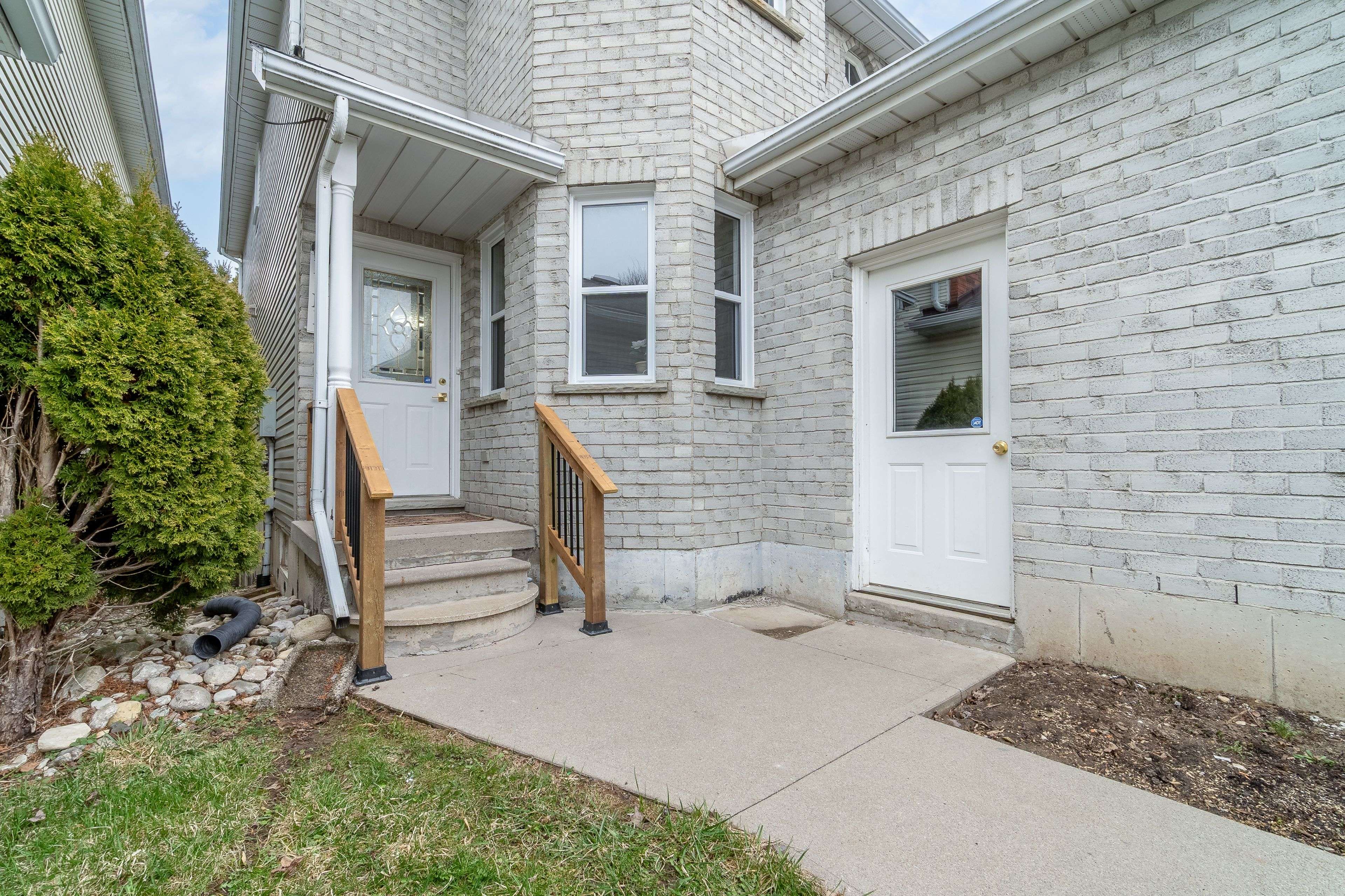 Woodstock, ON N4S 8W8,30 Canrobert ST