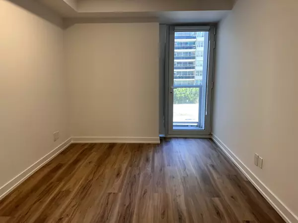Toronto C10, ON M4P 1V1,73 Broadway AVE #205
