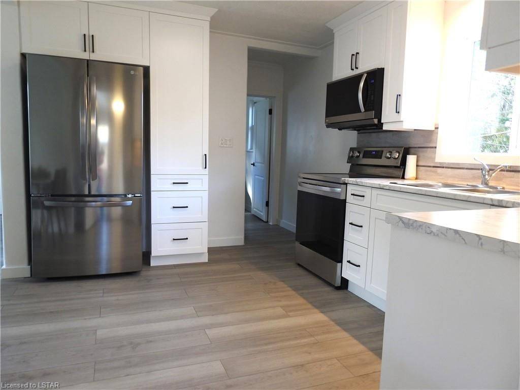Woodstock, ON N4S 1Y8,827 DUFFERIN ST