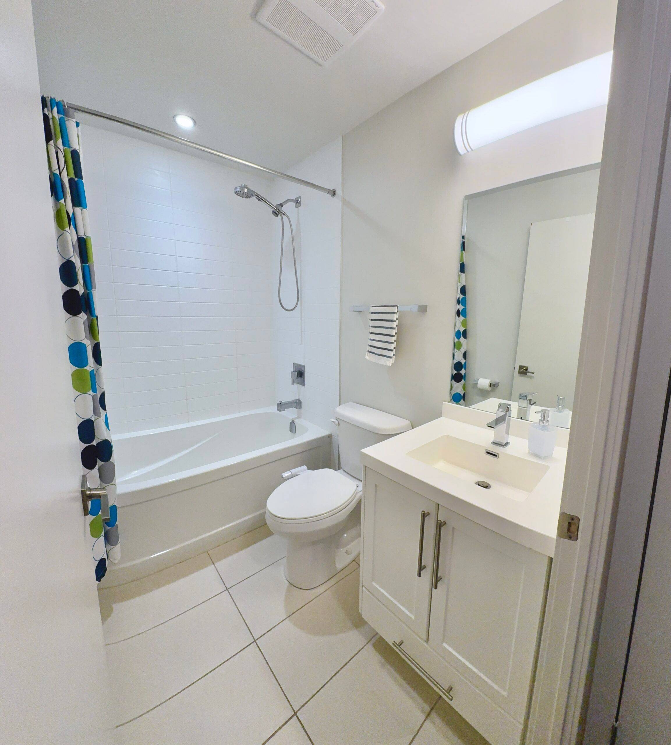 Burlington, ON L7R 0E4,2081 Fairview ST #1903