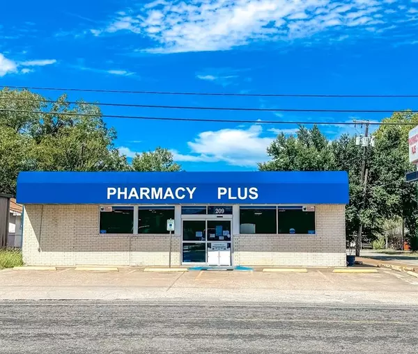209 N Ellis Street, Groesbeck, TX 76642