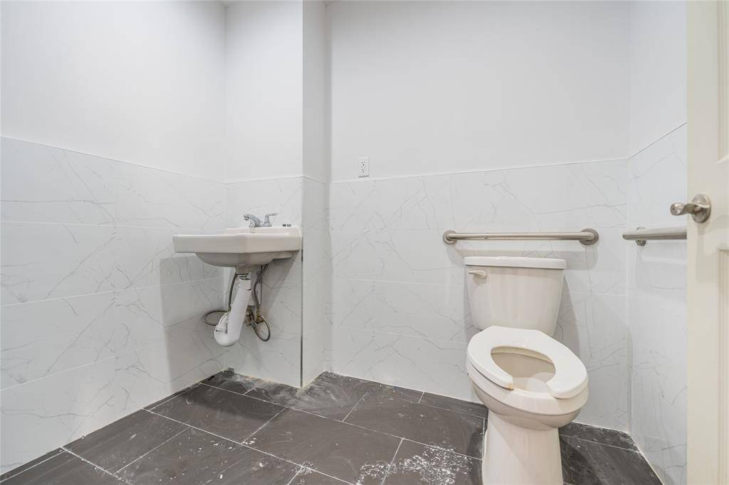 Brooklyn, NY 11220,828 57th ST #5