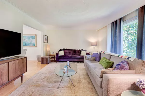Mississauga, ON L5C 2J2,3157 The Credit Woodlands N/A