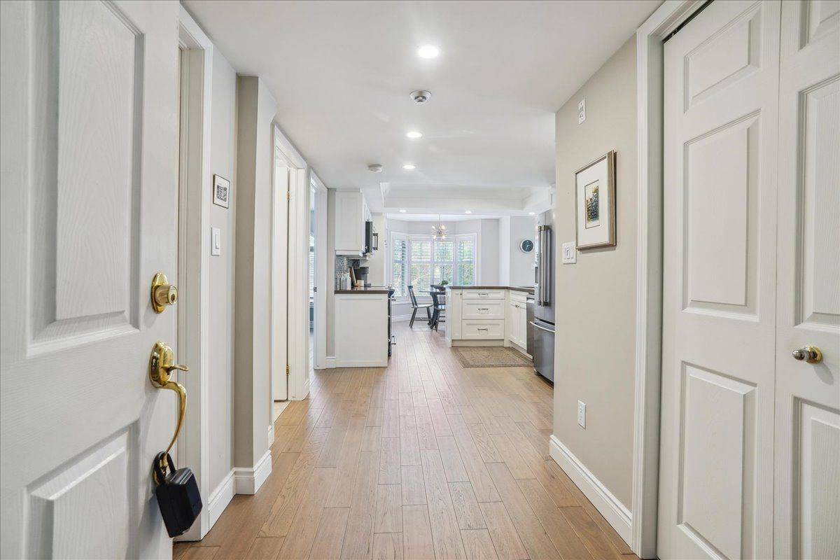 Burlington, ON L7T 4L1,216 Plains Rd West RD W #202C