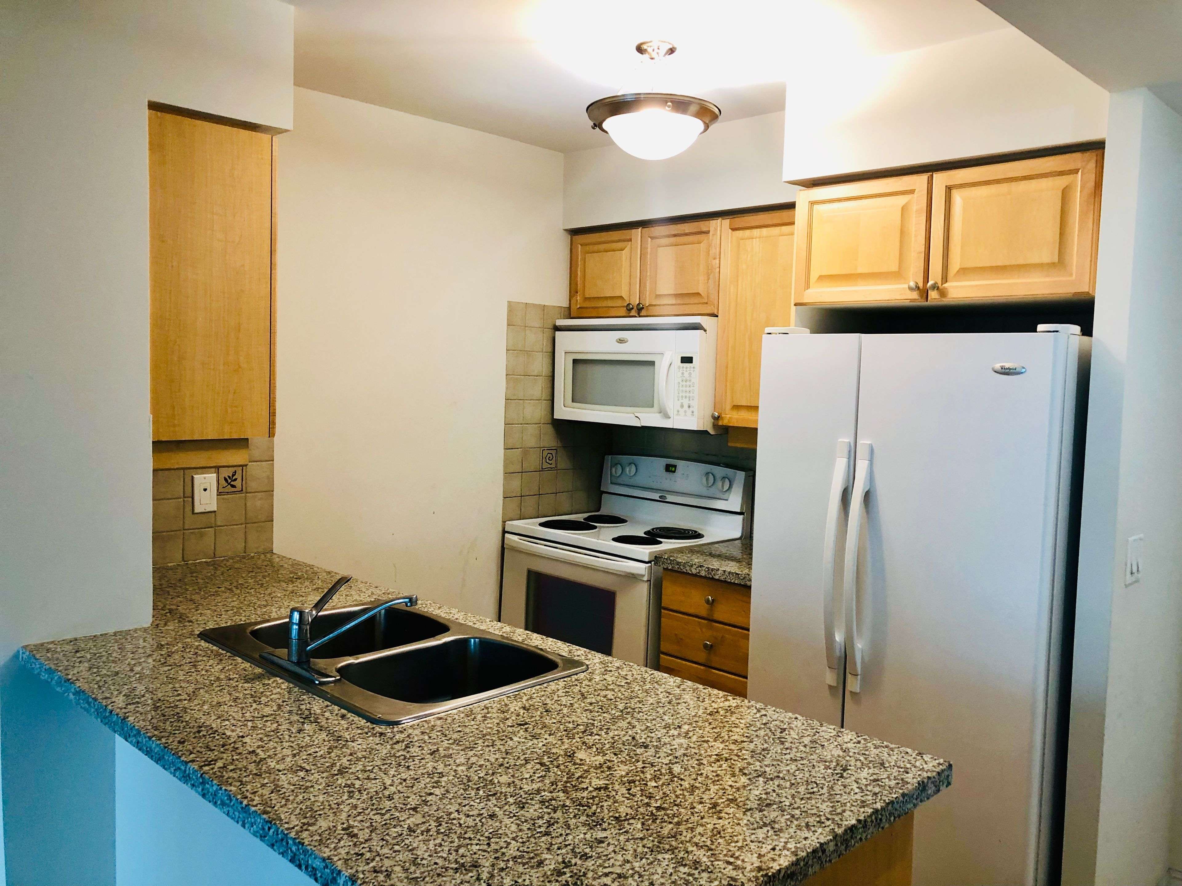 Toronto C07, ON M2M 4M7,15 Greenview AVE #1901