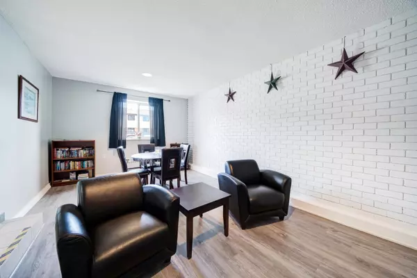 Oshawa, ON L1J 5Z7,936 Glen ST #411