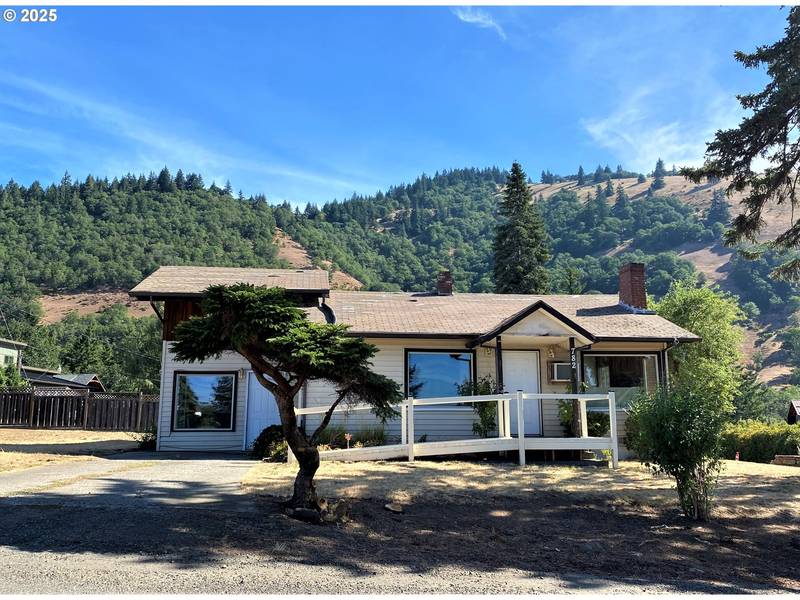 782 NE CENTER ST, White Salmon, WA 98672