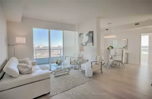 Toronto C15, ON M2K 0E4,117 McMahon DR #3702
