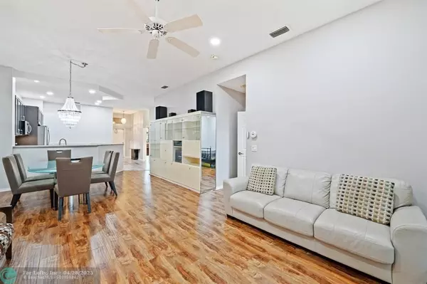 Tamarac, FL 33321,10274 Lombardy Dr #10274