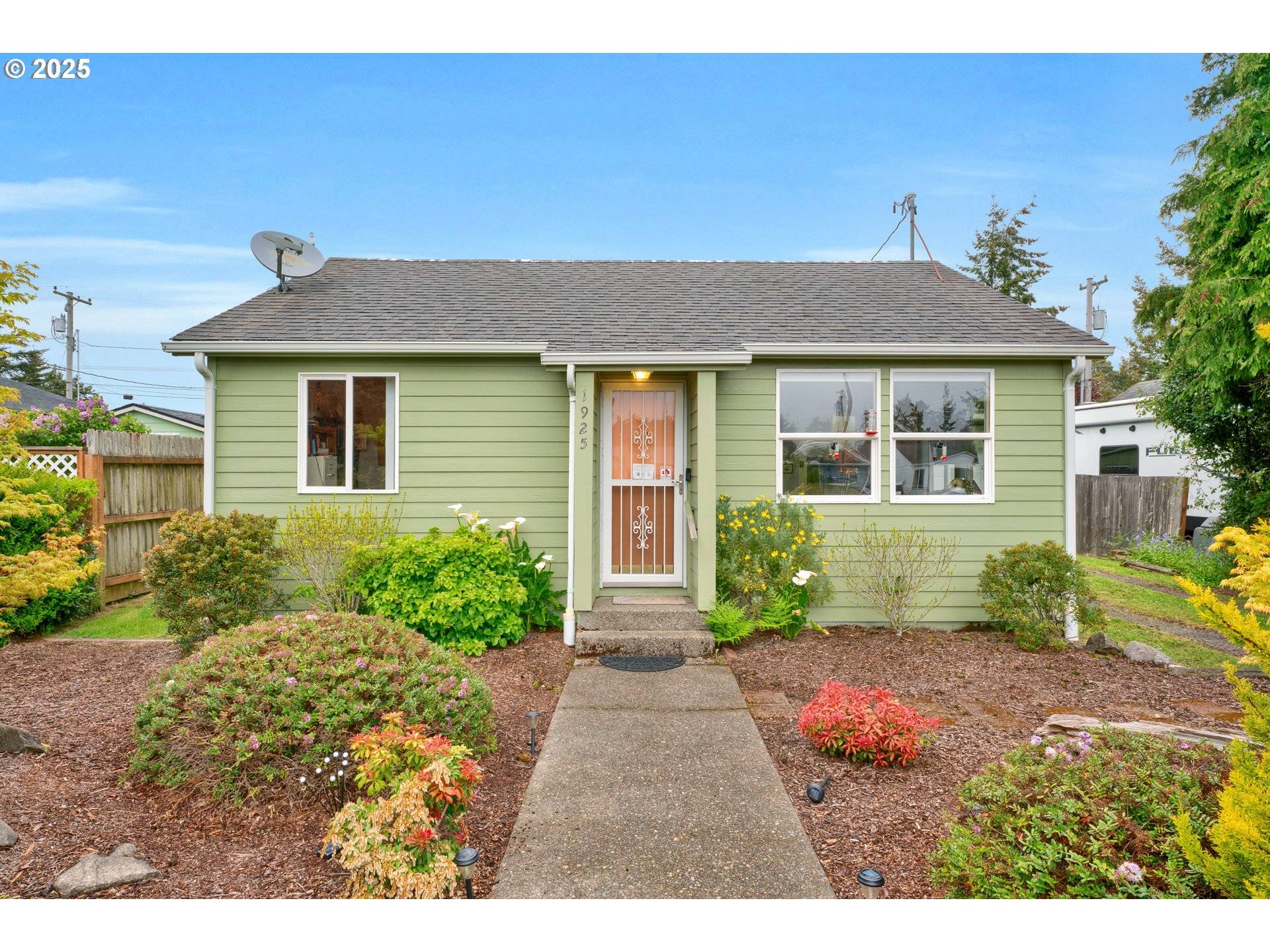 Florence, OR 97439,1925 17TH ST