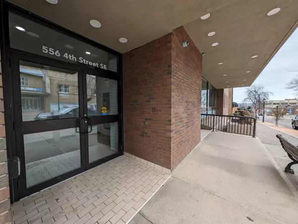 556 4 ST Southeast #101, Medicine Hat, AB T1A 0K8